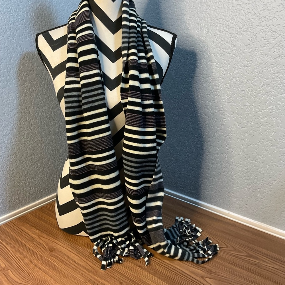 Old Navy Striped Fleece Scarf Black Gray White Fringe Unisex Winter One Size